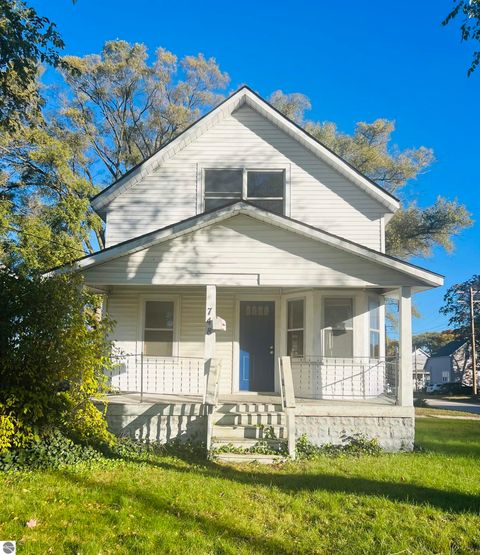 Photo of 748 Marquette Avenue, Muskegon, MI 49442 (MLS # 1940176)