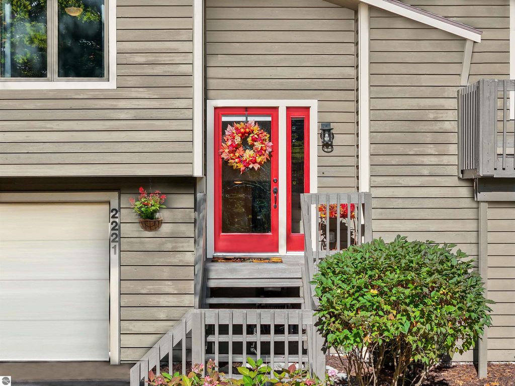 Photo of 2221 Kaukauna Court, Traverse City, MI 49686 (MLS # 1939785)
