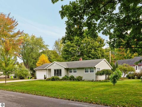 Photo of 624 Eastwood Avenue, Traverse City, MI 49686 (MLS # 1939810)