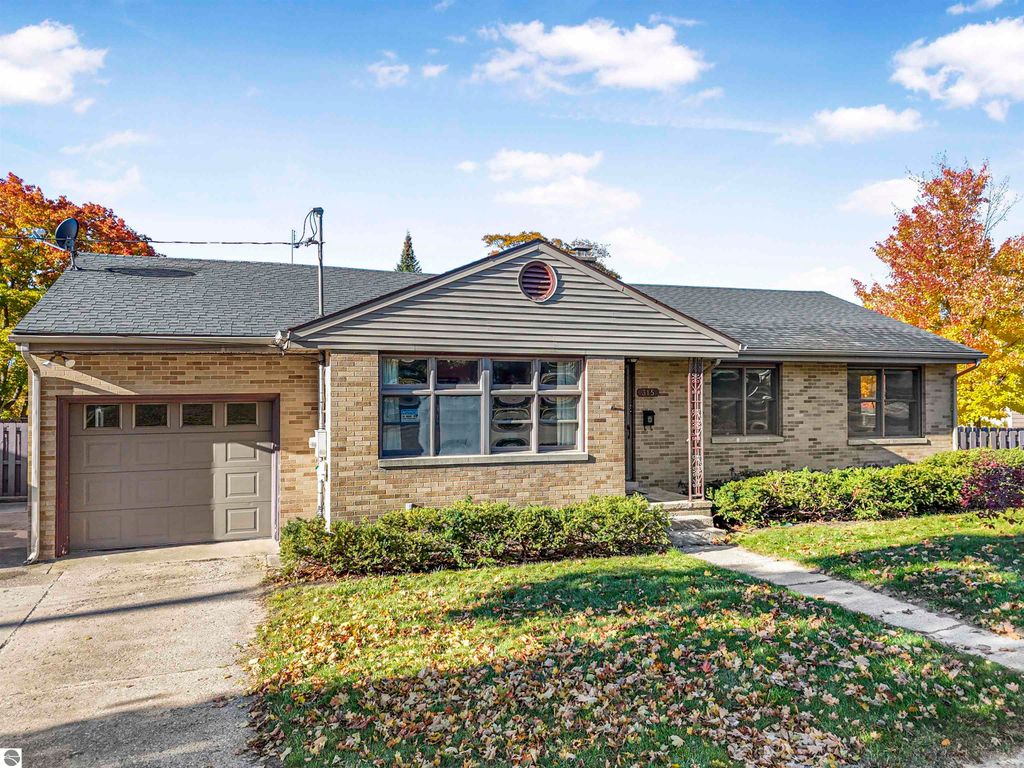 Photo for 315 N Simons Street, Cadillac, MI 49601 (MLS # 1940125)