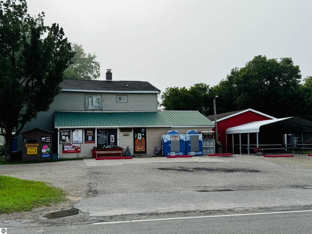 Photo of 2020 E 24 Road, Cadillac, MI 49601 (MLS # 1938561)