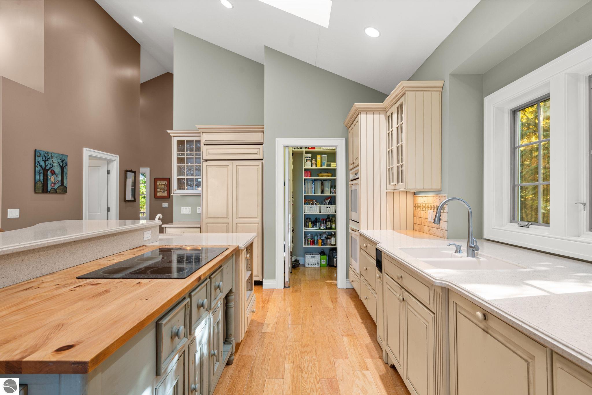 Charlevoix, Michigan 49720, United States, 4 Bedrooms Bedrooms, ,2 BathroomsBathrooms,Residential,Active,235671