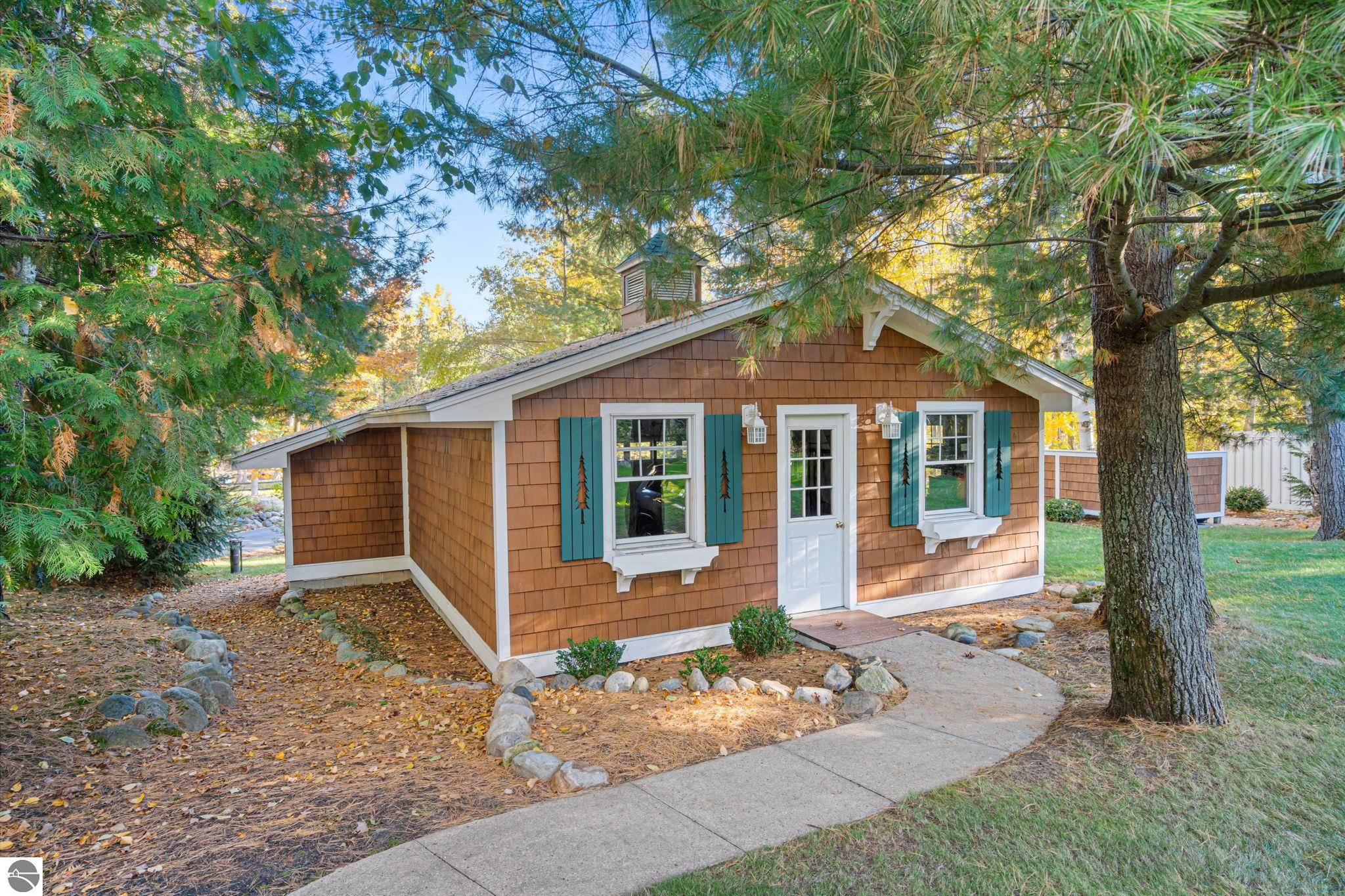 Charlevoix, Michigan 49720, United States, 4 Bedrooms Bedrooms, ,2 BathroomsBathrooms,Residential,Active,235671