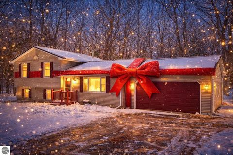 Tiny photo for 5651 Penn Lock Colony Road, Interlochen, MI 49643 (MLS # 1941340)