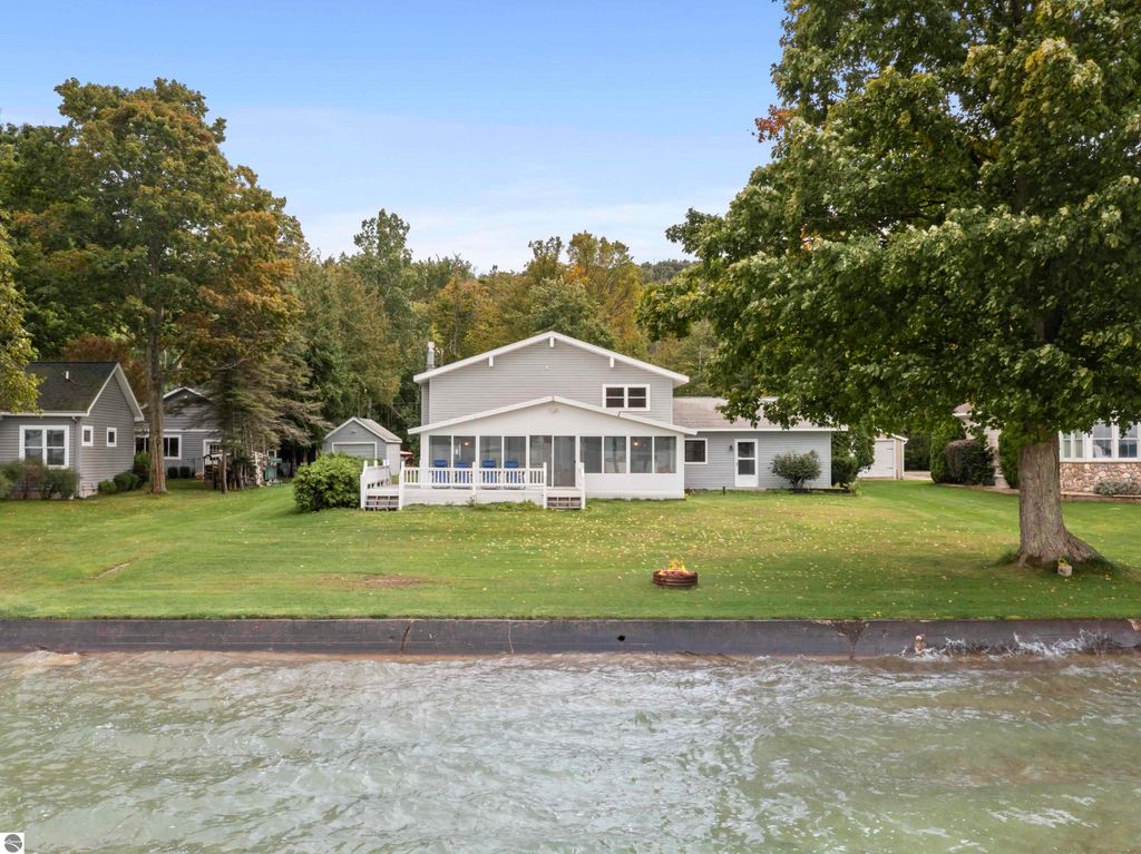 Photo of 6910 Carter Road, Beulah, MI 49617 (MLS # 1939037)