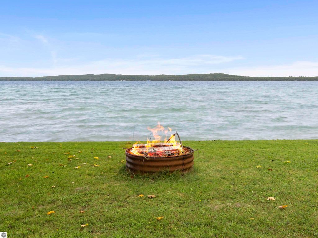 Photo of 6910 Carter Road, Beulah, MI 49617 (MLS # 1939037)