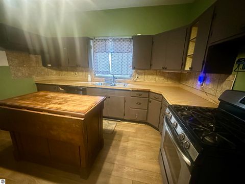 Tiny photo for 518 Bond Street, Cadillac, MI 49601 (MLS # 1939974)