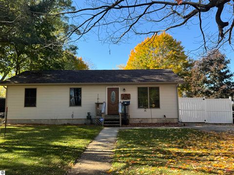 Photo of 515 Selma Street, Cadillac, MI 49601 (MLS # 1939953) Photo of 515 Selma Street, Cadillac, MI 49601 (MLS # 1939953)