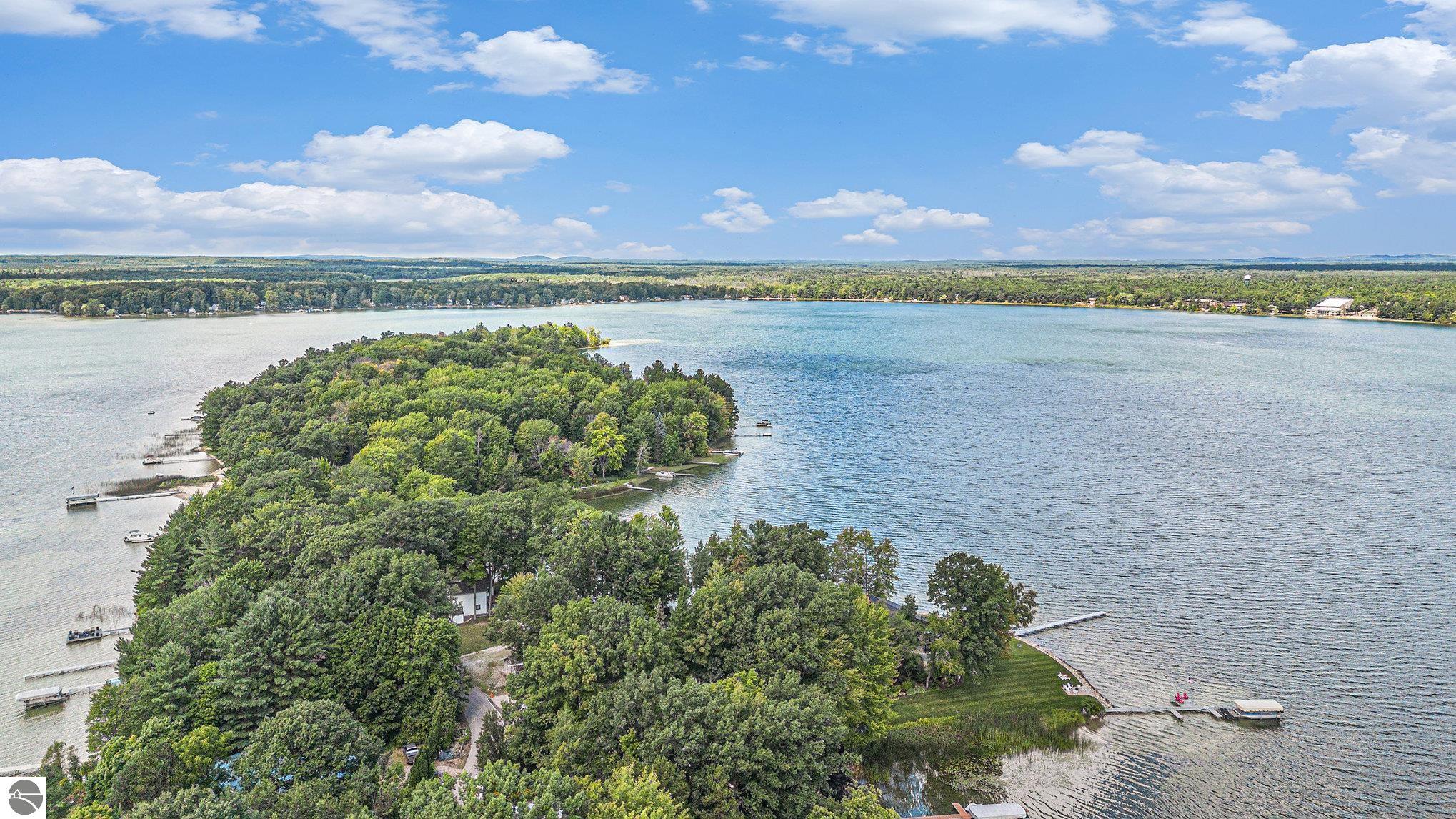 Interlochen, Michigan 49643, United States, 4 Bedrooms Bedrooms, ,2 BathroomsBathrooms,Residential,Pending,207079