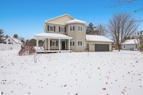 Photo of 5432 Ravenhurst Drive, Traverse City, MI 49685 (MLS # 1940507)