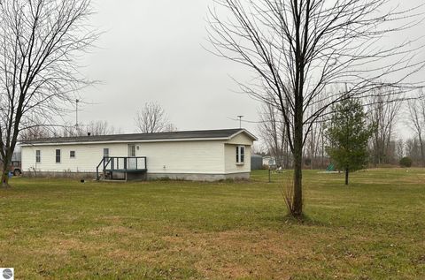 Photo of 3780 E North County Line Road, St Louis, MI 48880 (MLS # 1940706)