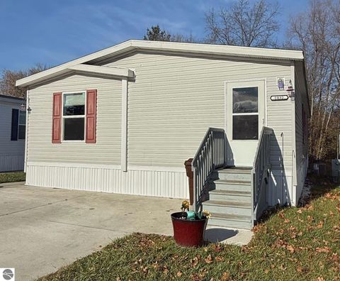 Photo of 1032 Pebble Creek, Mt Pleasant, MI 48858 (MLS # 1940740)