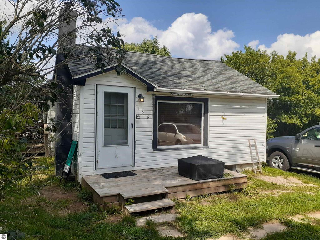 Photo of 108 W Page Street, Rose City, MI 48654 (MLS # 1937528)