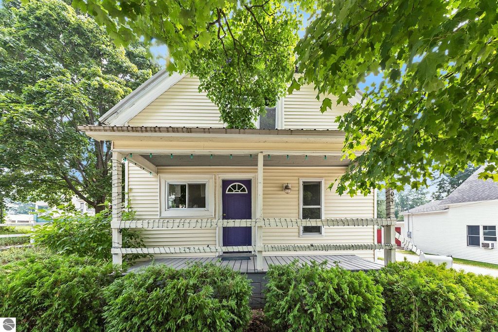 Photo of 209 S Carmel Street, Cadillac, MI 49601 (MLS # 1937092)