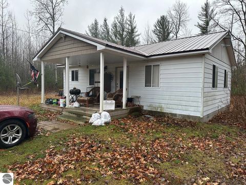 Photo of 220 E Sanborn Road, Lake City, MI 49651 (MLS # 1941045)