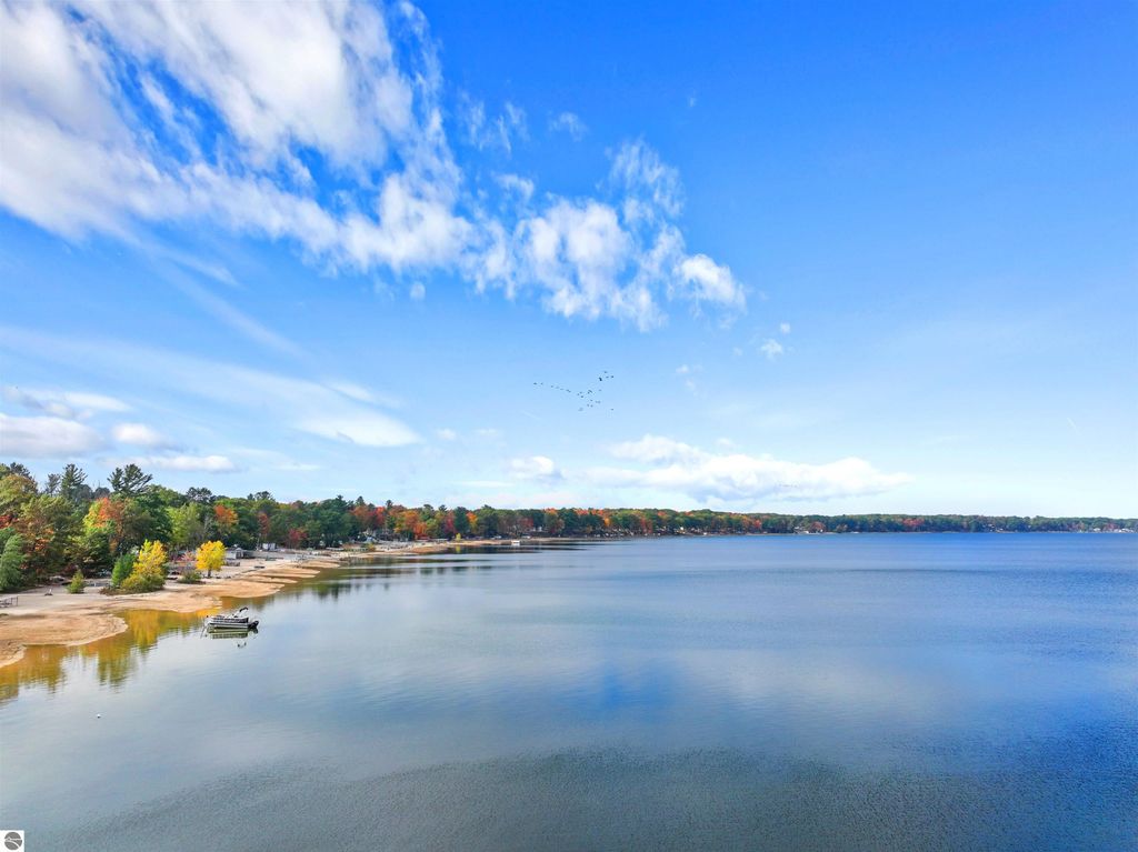 Photo of 6856 Lakeview Drive, Lake City, MI 49651 (MLS # 1939564)