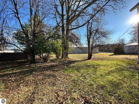 Tiny photo for 320 Euclid Avenue, Alma, MI 48801 (MLS # 1940966)