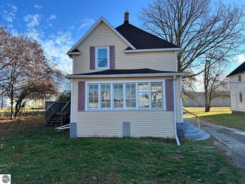 Photo of 320 Euclid Avenue, Alma, MI 48801 (MLS # 1940966)