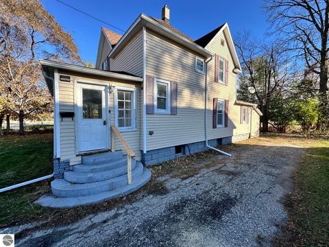 Tiny photo for 320 Euclid Avenue, Alma, MI 48801 (MLS # 1940966)