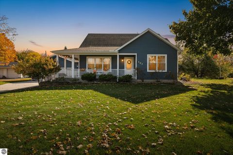 Photo of 102 E State Street, St Louis, MI 48880 (MLS # 1940413)