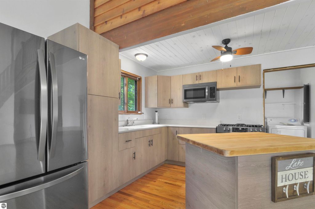 Photo of 484 Autumn Road, Cadillac, MI 49601 (MLS # 1935754)