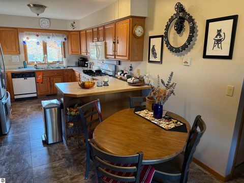 Tiny photo for 210 Cresthaven Lane, Mt Pleasant, MI 48858 (MLS # 1940057)