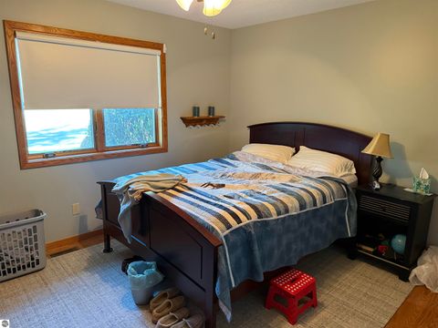 Tiny photo for 210 Cresthaven Lane, Mt Pleasant, MI 48858 (MLS # 1940057)