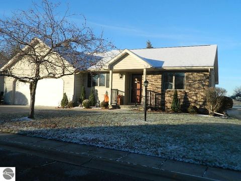 Photo of 210 Cresthaven Lane, Mt Pleasant, MI 48858 (MLS # 1940057)