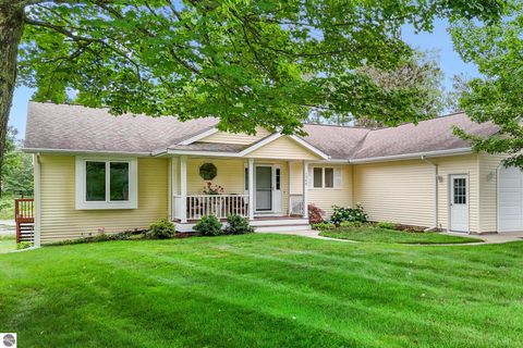 Photo of 1568 Nightingale Lane, Kingsley, MI 49649 (MLS # 1940925)