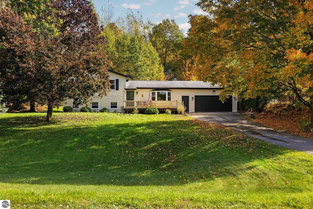 Photo of 7297 Whispering Hills, Traverse City, MI 49684 (MLS # 1939843)