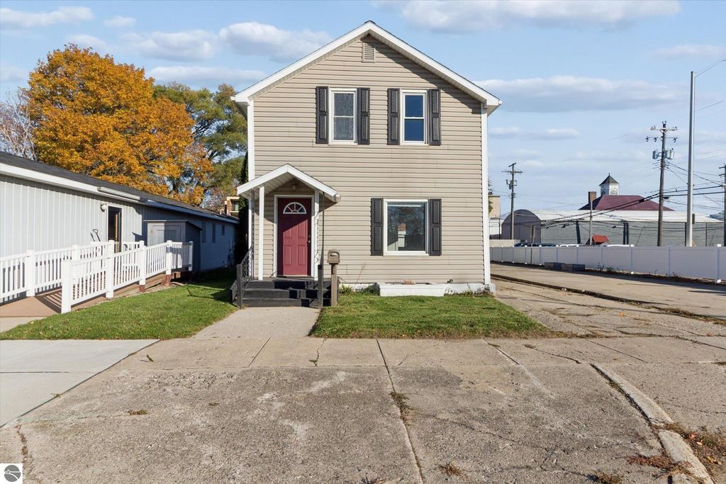 Photo of 418 Woodworth Avenue, Alma, MI 48801 (MLS # 1940091)