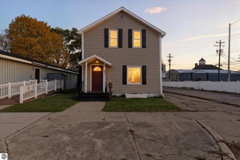 Photo of 418 Woodworth Avenue, Alma, MI 48801 (MLS # 1940091)