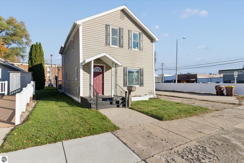 Photo of 418 Woodworth Avenue, Alma, MI 48801 (MLS # 1940091)