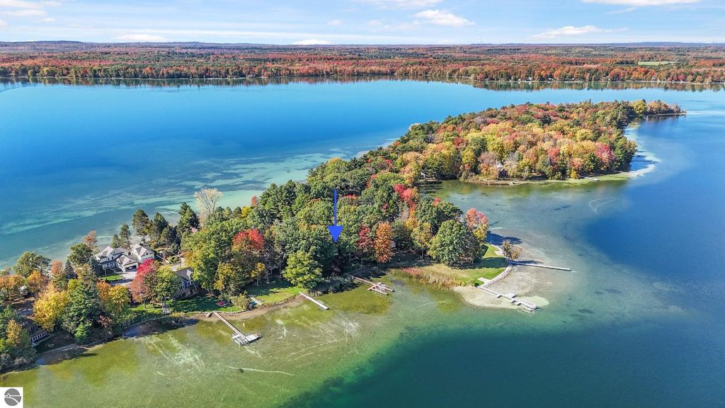 Photo of 4923 Lakeview Drive, Interlochen, MI 49643 (MLS # 1939770)