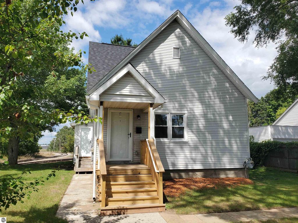 Photo of 514 Aldrich Street, Cadillac, MI 49601 (MLS # 1938286)