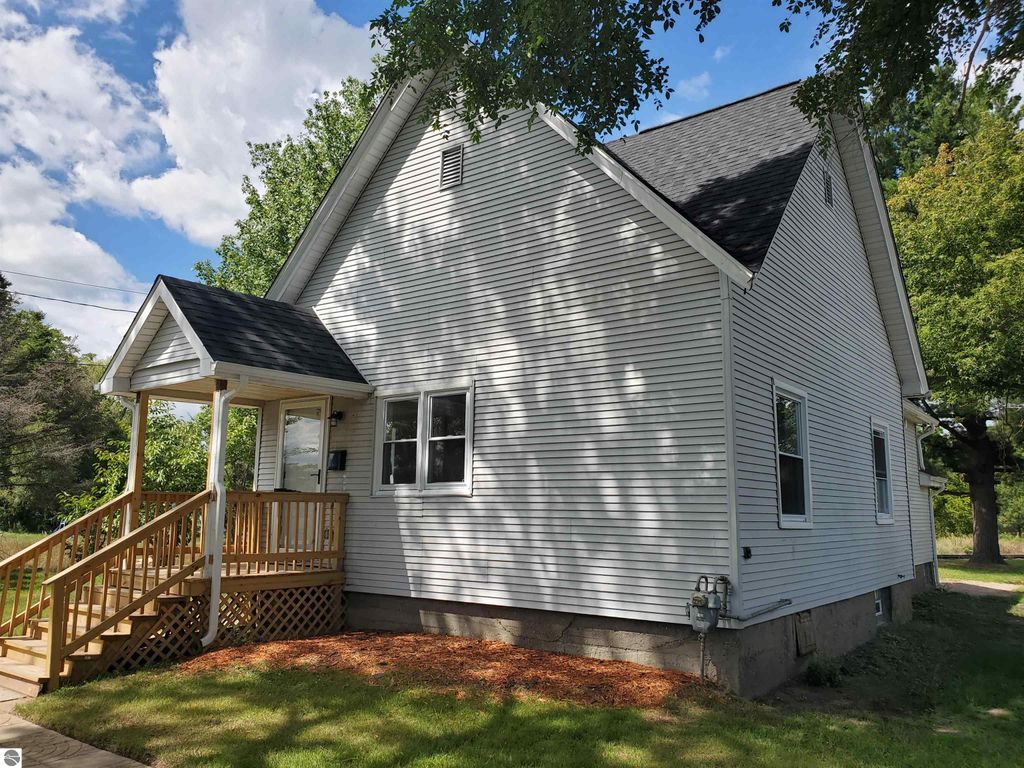 Photo of 514 Aldrich Street, Cadillac, MI 49601 (MLS # 1938286)