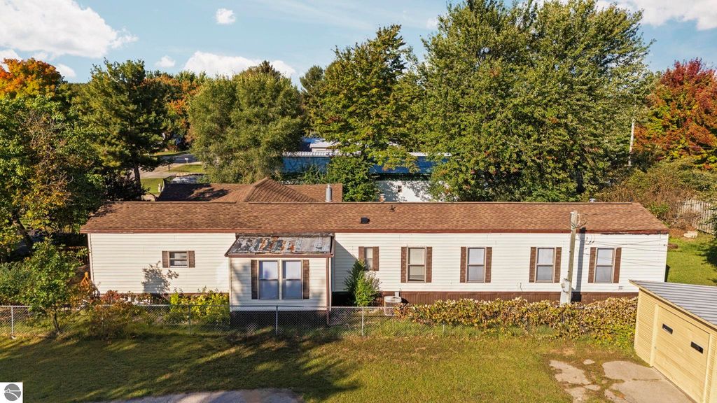 Photo of 2128 Laura Drive, Traverse City, MI 49696 (MLS # 1939294)