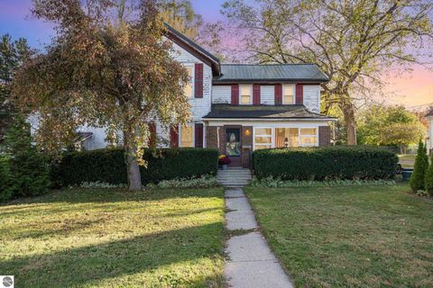 Photo of 224 E Newark Street, Ithaca, MI 48847 (MLS # 1939566)