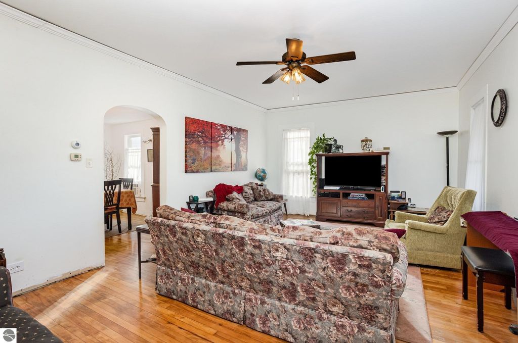 Photo of 224 E Newark Street, Ithaca, MI 48847 (MLS # 1939566)