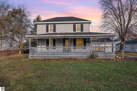 Photo of 1708 W Lyons Street, Mt Pleasant, MI 48858 (MLS # 1940727)