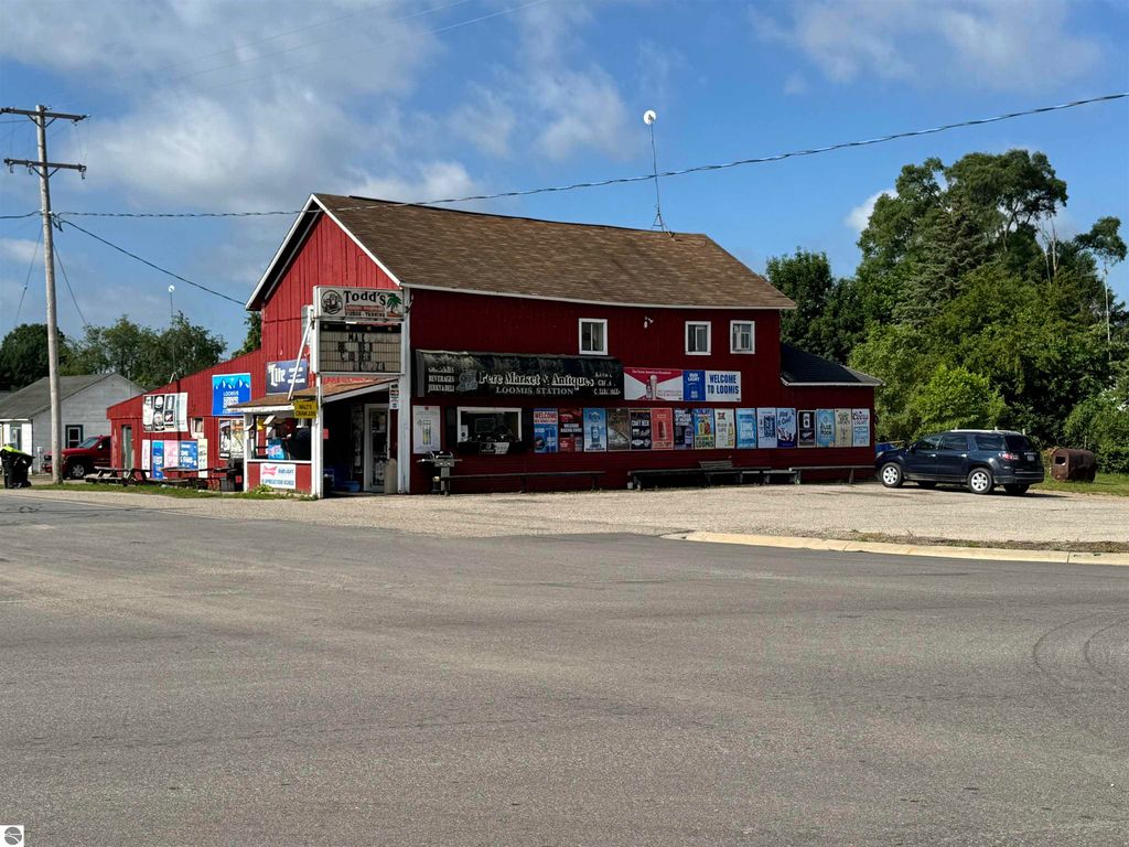 Photo of 8990 E Pere Marquette, Clare, MI 48617 (MLS # 1935739)