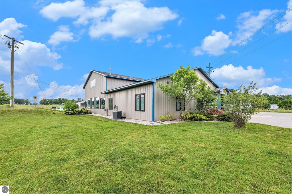 Photo of 1859 Southpeak Drive, Traverse City, MI 49685 (MLS # 1924791)