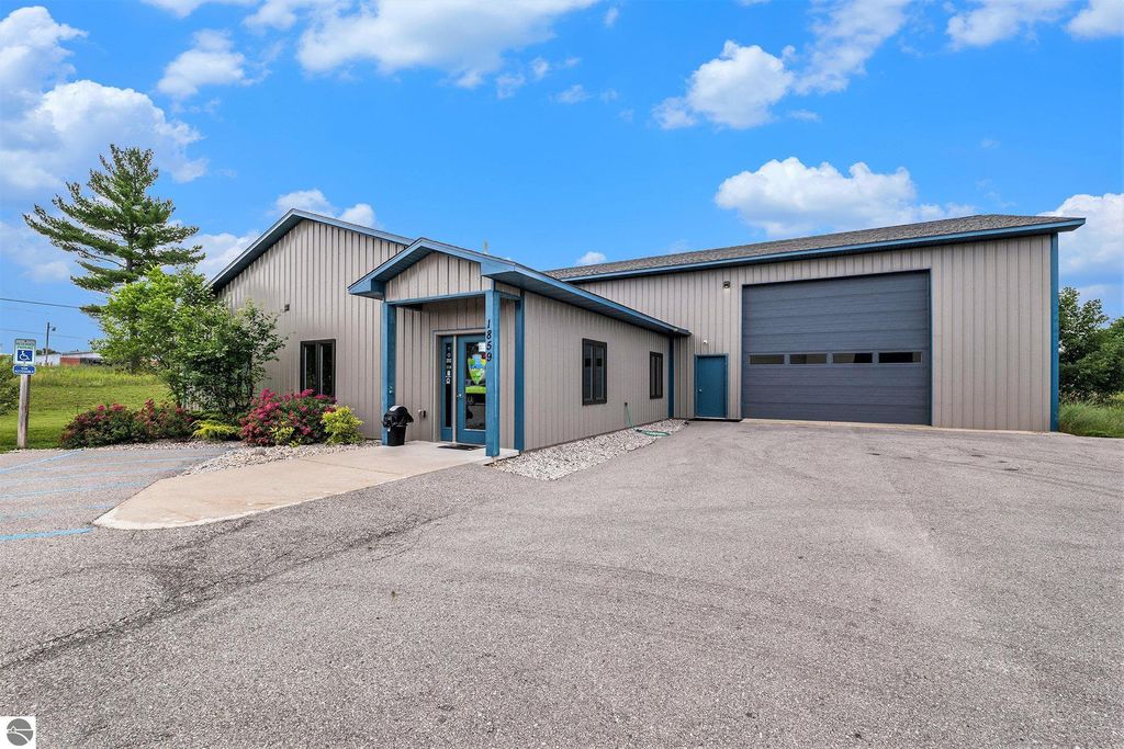 Photo of 1859 Southpeak Drive, Traverse City, MI 49685 (MLS # 1924791)