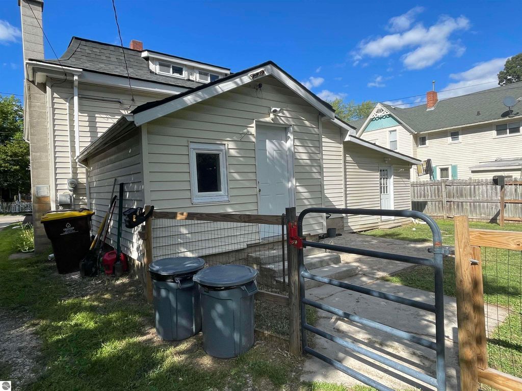 Photo of 314 E High, Mt Pleasant, MI 48858 (MLS # 1937871)