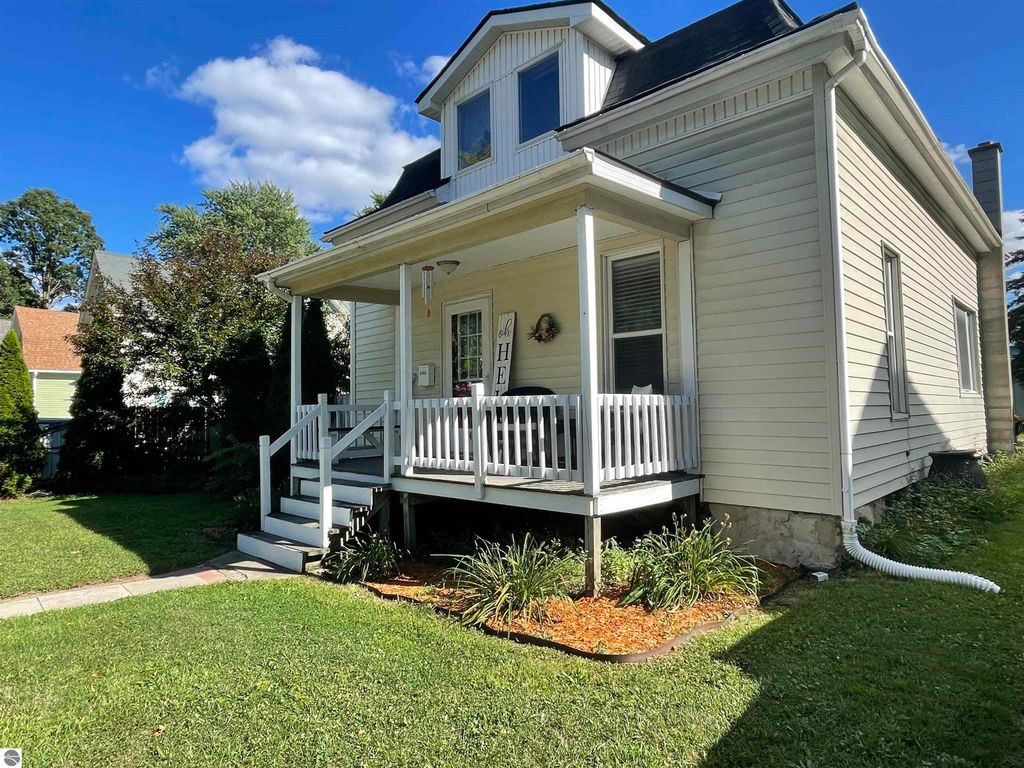 Photo of 314 E High, Mt Pleasant, MI 48858 (MLS # 1937871)