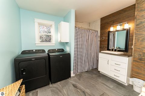 Tiny photo for 308 S 3rd Street, Shepherd, MI 48883 (MLS # 1939350)