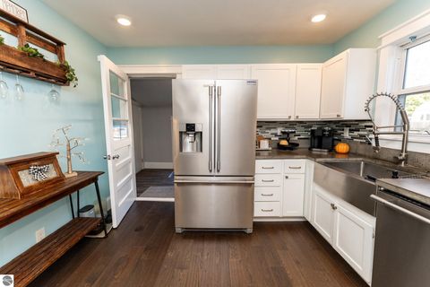 Tiny photo for 308 S 3rd Street, Shepherd, MI 48883 (MLS # 1939350)