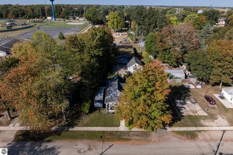 Tiny photo for 308 S 3rd Street, Shepherd, MI 48883 (MLS # 1939350)