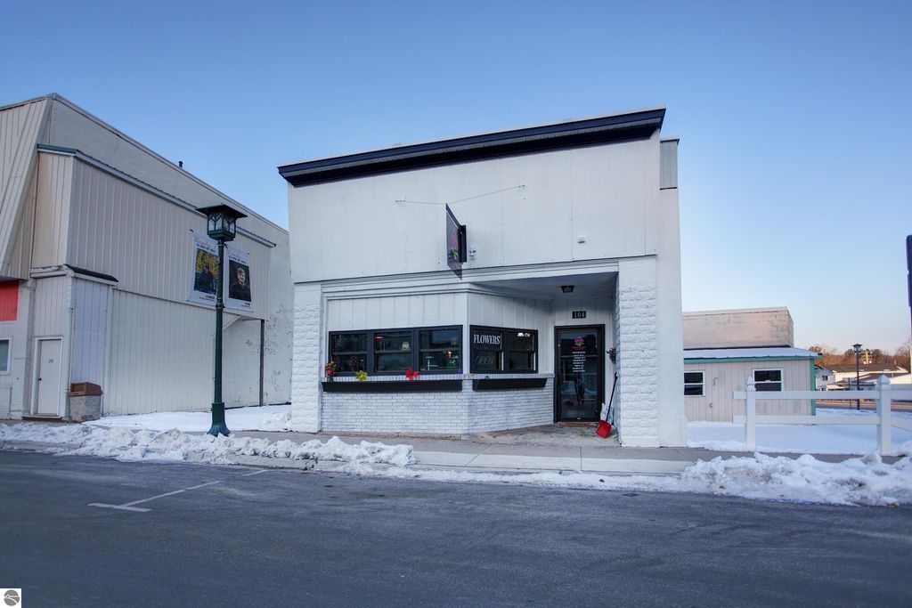 Photo of 104 S Brownson Avenue, Kingsley, MI 49649 (MLS # 1931764)