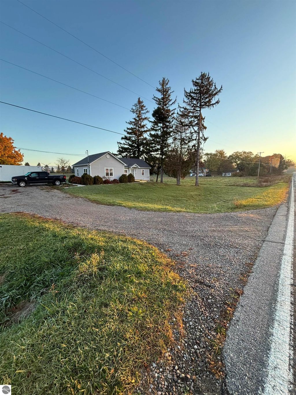 Photo of 917 E River, Mt Pleasant, MI 48858 (MLS # 1940230)